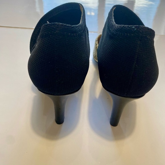 Elegant Black and White Women's Heels - Picture 5 of 5